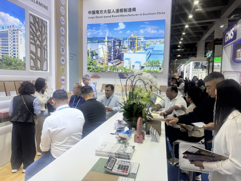 广交会上的国外客户咨询三威新材产品